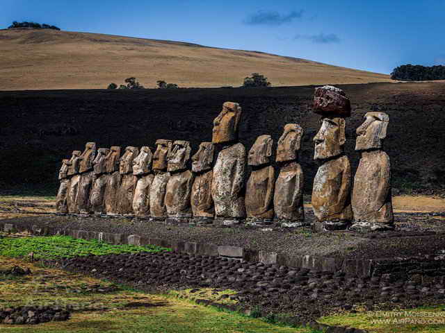 Моаи — каменные исполины в Чили